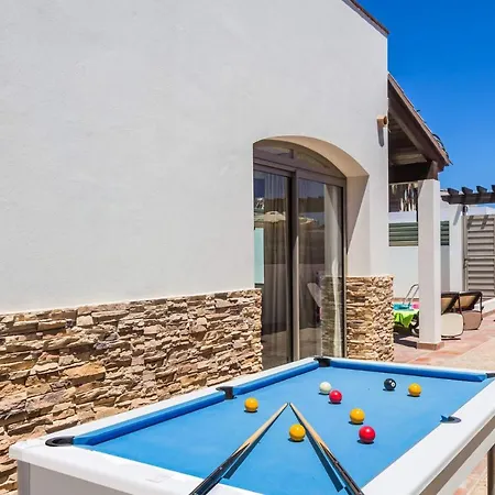 Pino By * Κοραλέχο